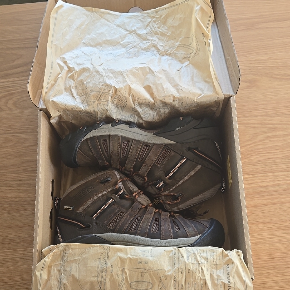 New In Box! Keen Cody Waterproof, Soft Toe Boots! Leather!